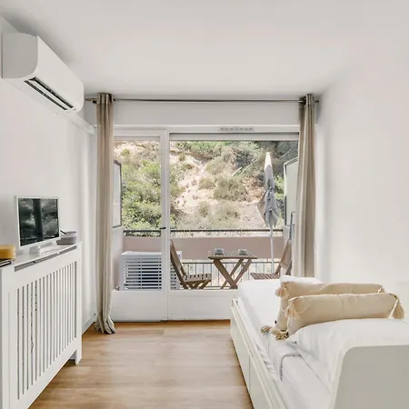 Cosy & Quiet With Ac And Balcony With A View Of Nature Apartamento *